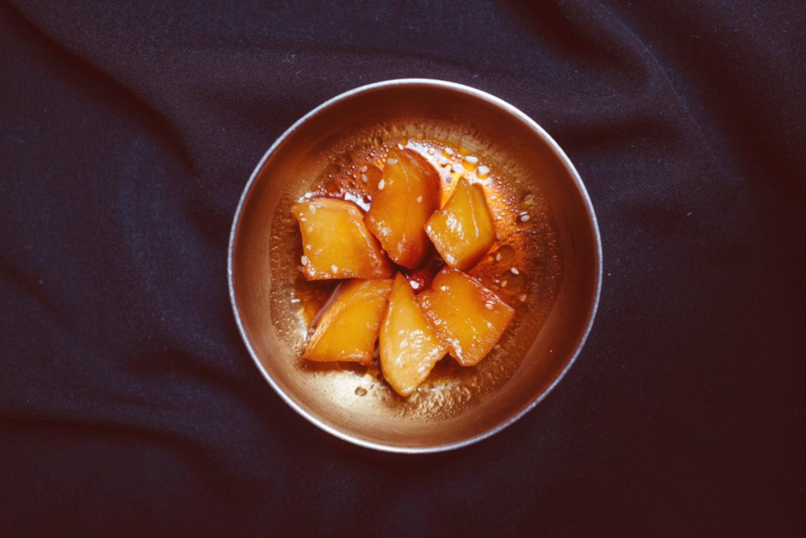 Професійна кухня з сучасним обладнанням